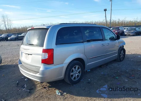 2012 Chrysler Town & Country Touring z USA, uszkodzony, nr VIN 2C4RC1BG1CR301319